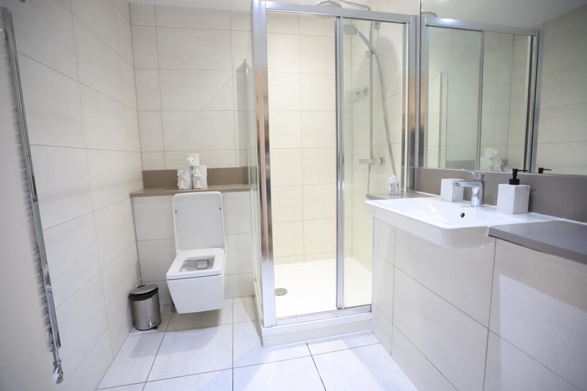 Appartement Spacious 3-story Retreat With Rooftop Terrace And Modern Amenities