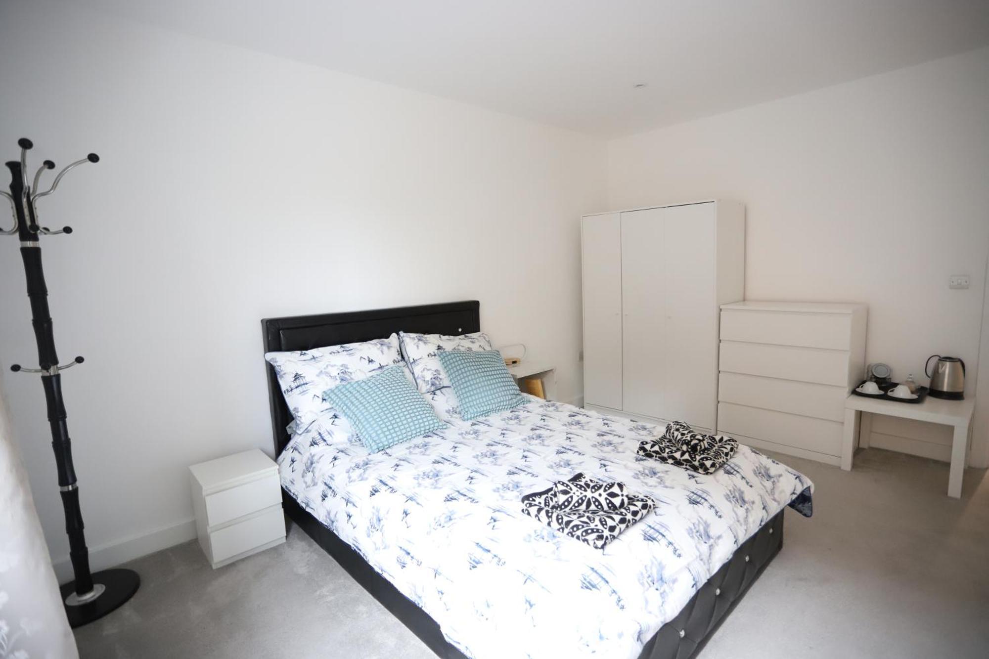 Spacious 3-story Retreat With Rooftop Terrace And Modern Amenities * Londen